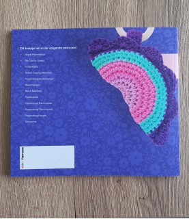 Crochetlife - 12 kleurrijke haakpatronen